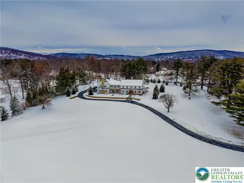 1806 Apple Tree Ln, Bethlehem, PA 18015