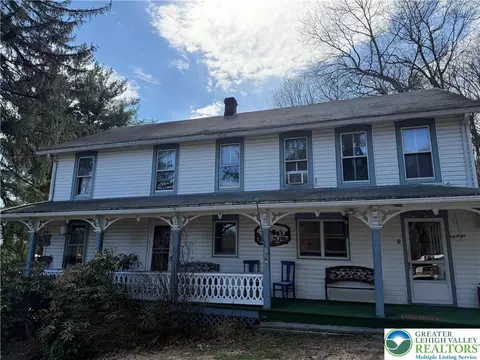 1227 Valley Rd, Tamaqua, PA 18252