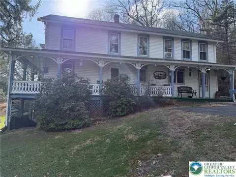 1227 Valley Rd, Tamaqua, PA 18252