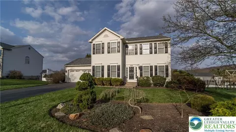 2305 Sheffield Dr, Forks Twp, PA 18040