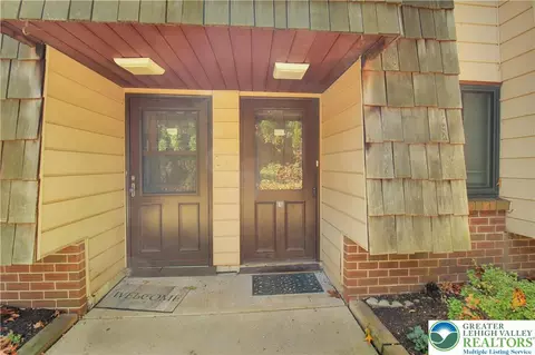 1037 Viage Round #L, Allentown, PA 18106