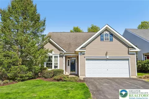 2141 Four Seasons Blvd, Macungie, PA 18062