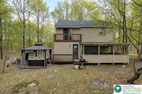 8 Wahoo Ct, Albrightsville, PA 18210