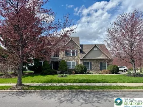 5921 Meadow Dr, Orefield, PA 18069