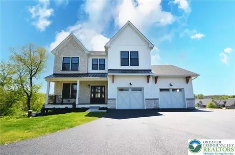 4740 Hillcrest Ln, Whitehall, PA 18052