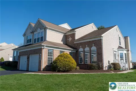 5284 High Vista Dr, Orefield, PA 18069