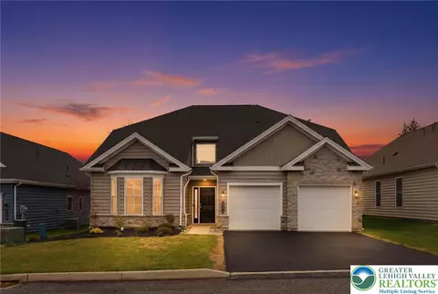 5471 Traditions Dr, Coopersburg, PA 18036