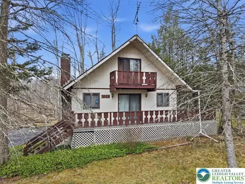 8252 Natures Dr, Coolbaugh Twp, PA 18466