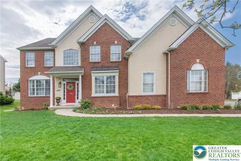 4998 Derby Ln, Bethlehem, PA 18020