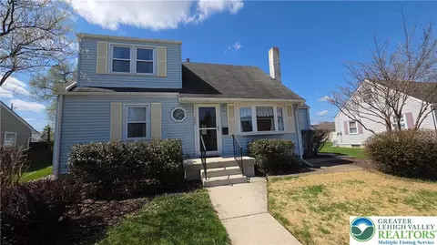 522 Rentzheimer Dr, Hellertown, PA 18055