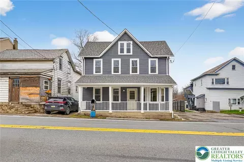 2474 N Delaware Dr, Mount Bethel, PA 18343