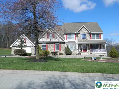 735 Stone Hill Dr, Walnutport, PA 18088