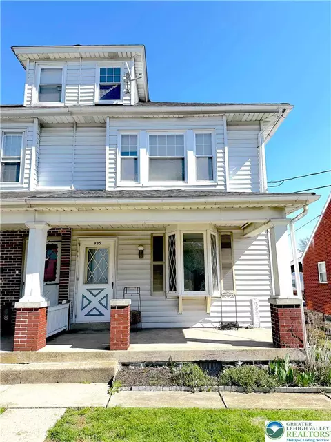 935 Easton Rd, Hellertown, PA 18055