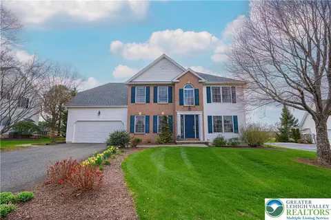 3240 Watermill Dr, Macungie, PA 18062