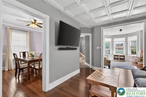Entry Way - 205 E Goepp St, Bethlehem, PA 18018 photo 9 of 12