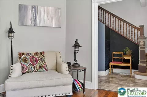 Entry Way - 205 E Goepp St, Bethlehem, PA 18018 photo 7 of 12