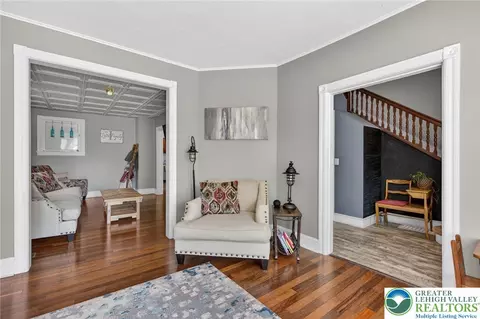 Entry Way - 205 E Goepp St, Bethlehem, PA 18018 photo 8 of 12