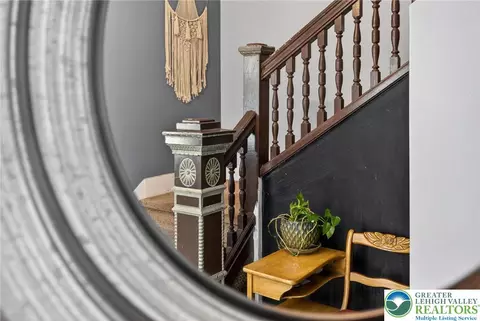 Entry Way - 205 E Goepp St, Bethlehem, PA 18018 photo 4 of 12