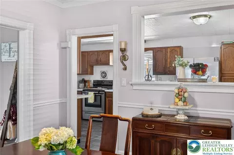 Entry Way - 205 E Goepp St, Bethlehem, PA 18018 photo 10 of 12