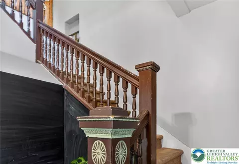 Entry Way - 205 E Goepp St, Bethlehem, PA 18018 photo 3 of 12