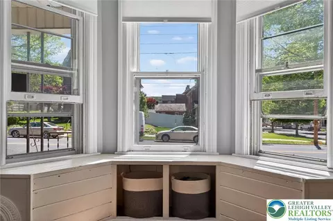 Entry Way - 205 E Goepp St, Bethlehem, PA 18018 photo 6 of 12