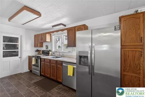 Kitchen - 205 E Goepp St, Bethlehem, PA 18018 photo 2 of 7