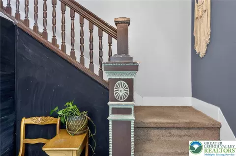 Entry Way - 205 E Goepp St, Bethlehem, PA 18018 photo 2 of 12