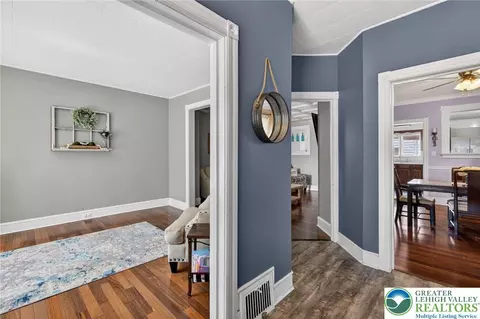 Entry Way - 205 E Goepp St, Bethlehem, PA 18018 photo 5 of 12