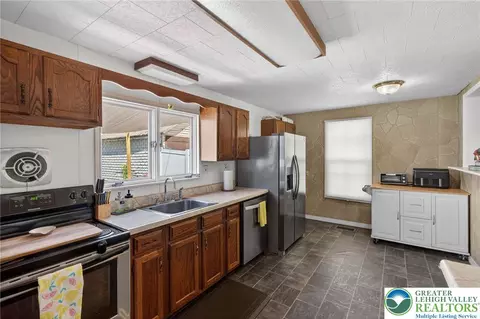 Kitchen - 205 E Goepp St, Bethlehem, PA 18018 photo 6 of 7