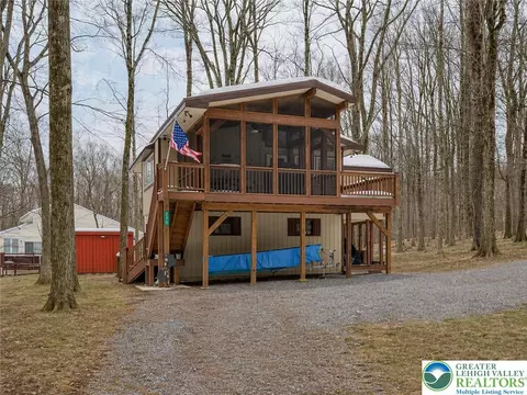 250 White Pine Dr, Tobyhanna Twp, PA 18071
