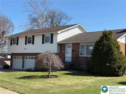 1556 Bayberry Ln, Bethlehem, PA 18018