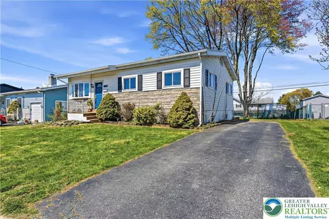 526 Faith Dr, Catasauqua, PA 18032