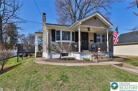 529 Oakwood St, Palmer Township, PA 18045