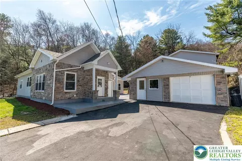 601 Fireline Rd, Palmerton, PA 18071