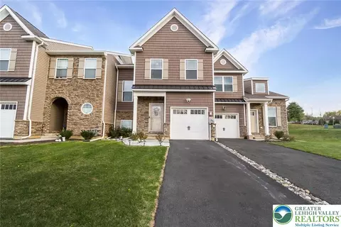 4491 Benjamin Ct, Emmaus, PA 18049
