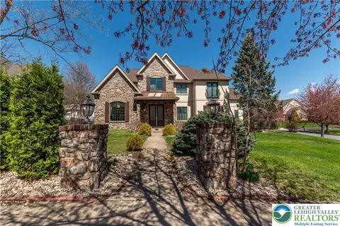 49 Crest Blvd, Palmer Township, PA 18045