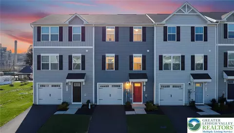 2118 Cross Country Rd, Northampton, PA 18067