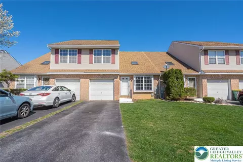 2725 Victoria Ln, Easton, PA 18045