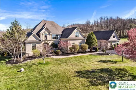 1572 Courtney Ct, Hellertown, PA 18055