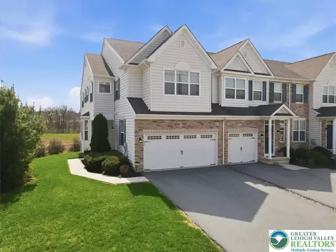 250 Redclover Ln, Allentown, PA 18104