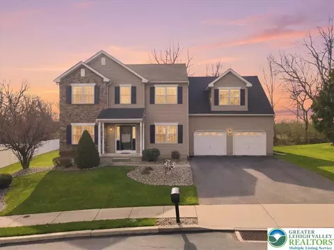 2127 Eagles Landing Dr, Nazareth, PA 18064