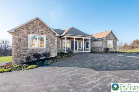 8419 Carpet Rd, New Tripoli, PA 18066