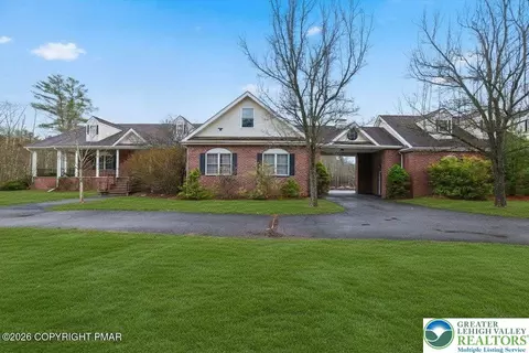 267 Scenic Dr, Blakeslee, PA 18610