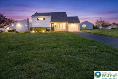 2273 Vista Dr, Bethlehem, PA 18018