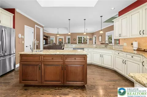 951 W Macada Rd, Bethlehem, PA 18017 photo 12