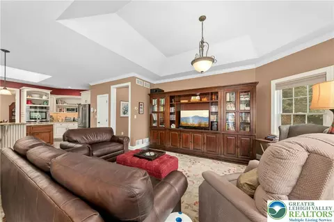 951 W Macada Rd, Bethlehem, PA 18017 photo 17