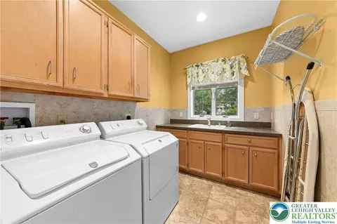 951 W Macada Rd, Bethlehem, PA 18017 photo 26