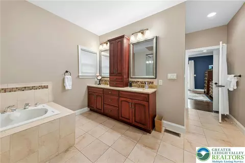 951 W Macada Rd, Bethlehem, PA 18017 photo 21