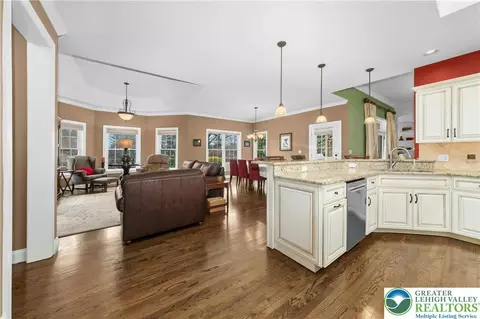 951 W Macada Rd, Bethlehem, PA 18017 photo 13