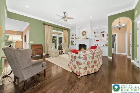 951 W Macada Rd, Bethlehem, PA 18017 photo 8
